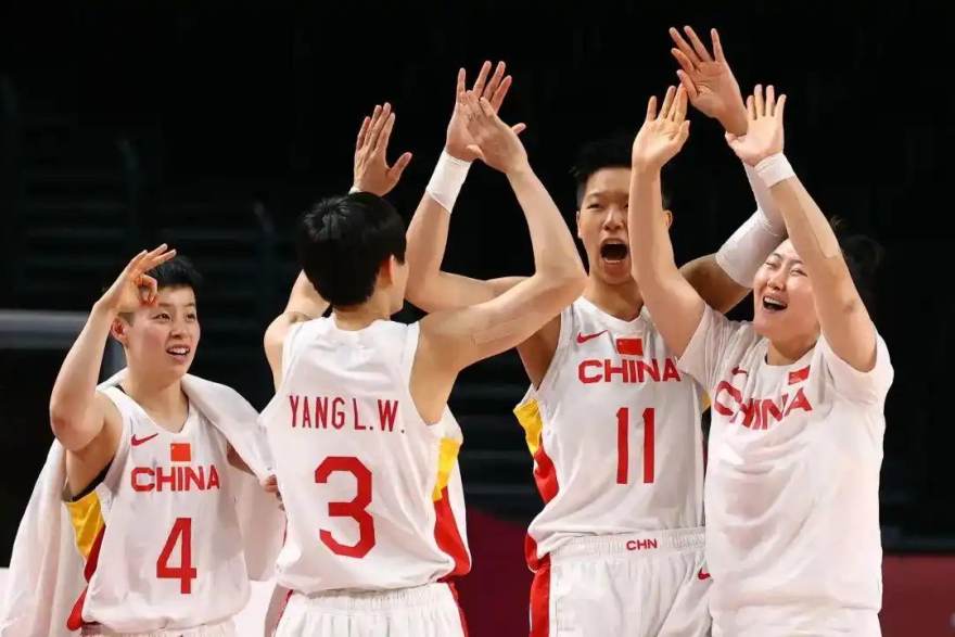 球友体育秋季冲刺阶段观察：五大联赛争冠梯队与阵容深度盘点